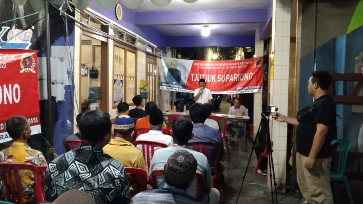 Anggota DPRD Surabaya, Tjutjuk Supariono saat Reses di Putat Jaya, Surabaya (Foto: Ni'am Kurniawan/jatimnow.com)