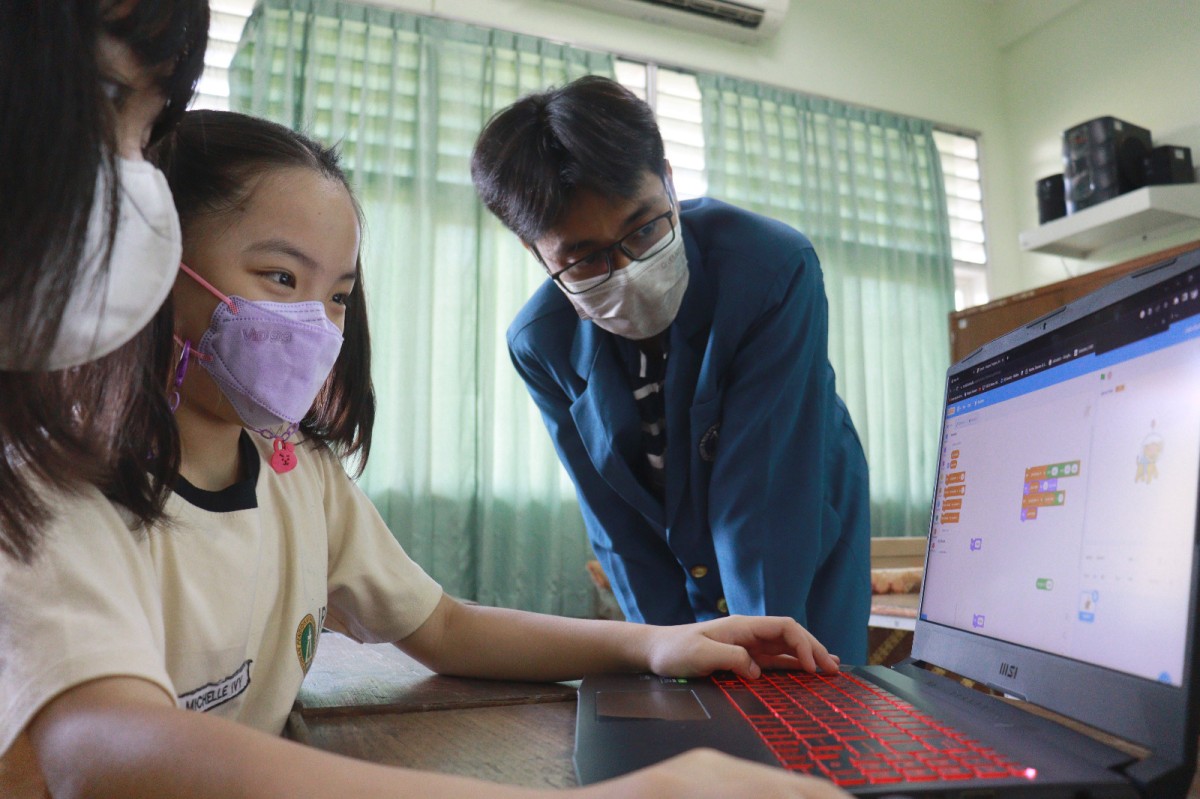 Cara Asyik Himainfra PCU Latih Pelajar Bikin Situs Pemrograman