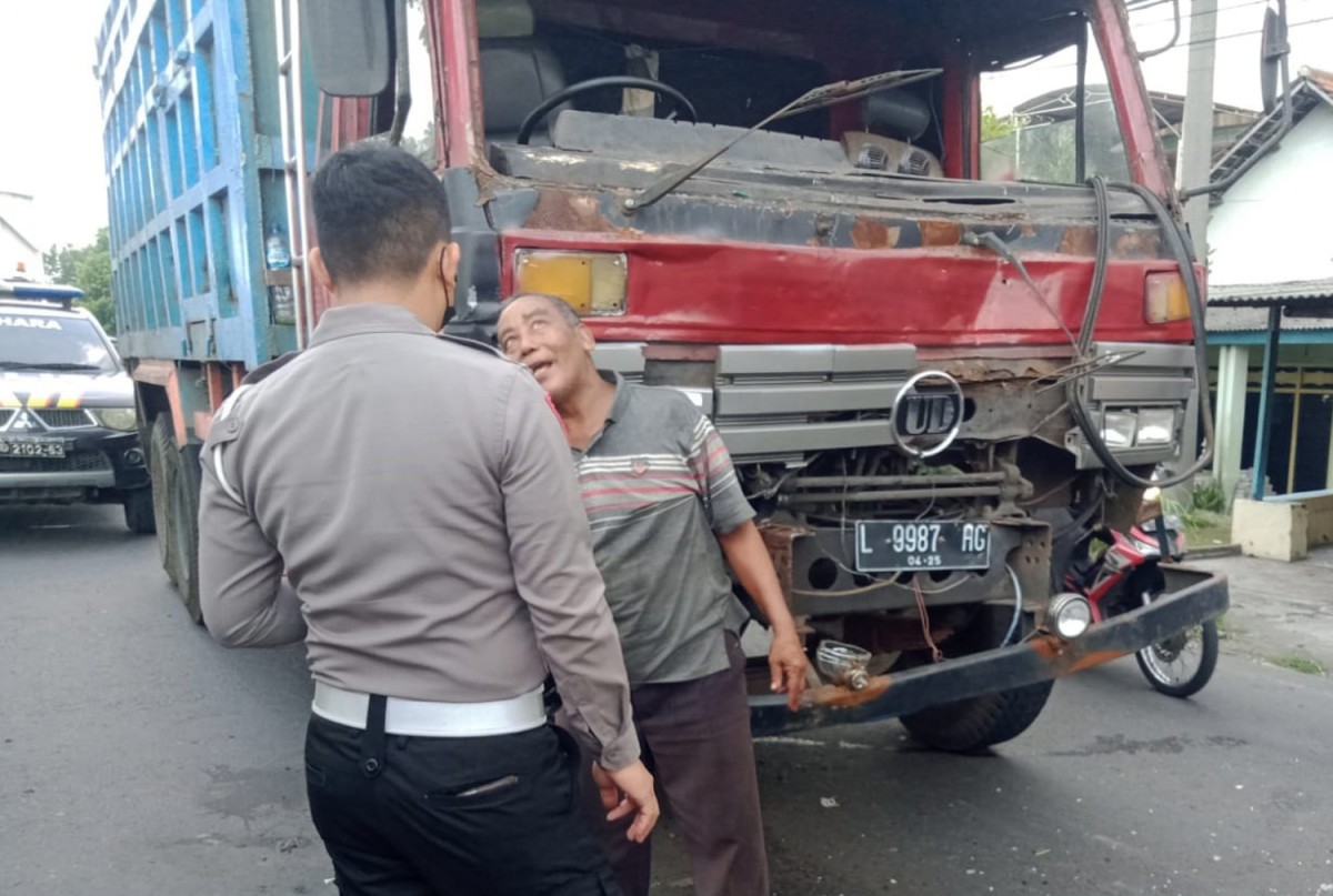 Truk yang terlibat kecelakaan lalu lintas di Jombang (Foto: Elok Aprianto/jatimnow.com)