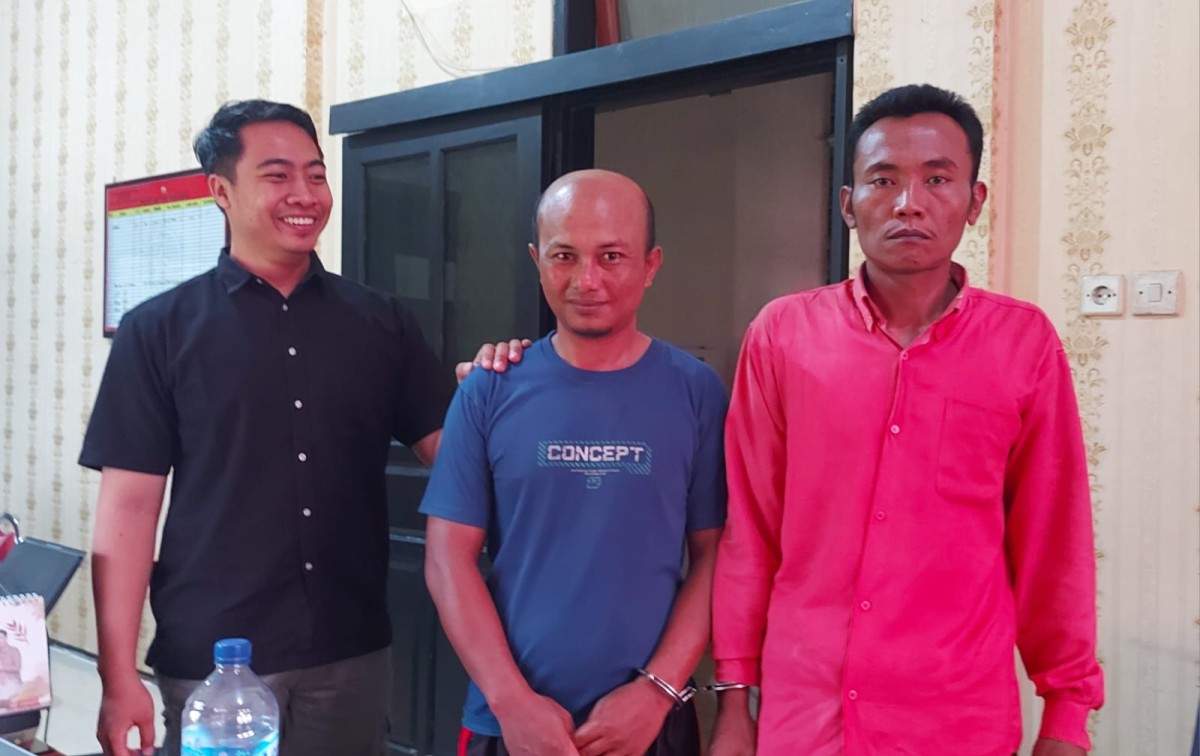 Dua dari empat tersangka yang ditangkap Satresnarkoba Polres Pasuruan.(foto: Polres Pasuruan for jatimnow.com)