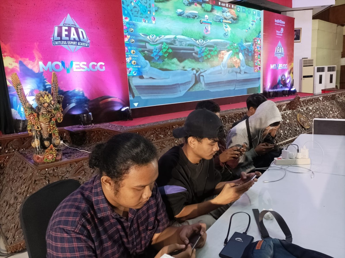 Peserta beraduh kebolehan di kegiatan Lead Campus Roadshow UKM E-Sport Untag Surabaya. (Fahrizal Tito/jatimnow.com)