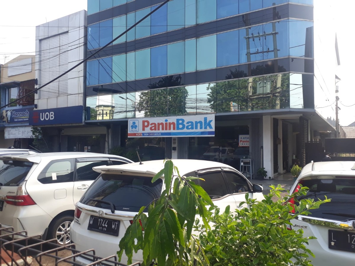 Kantor Bank Panin. (Waluyo for jatimnow.com)