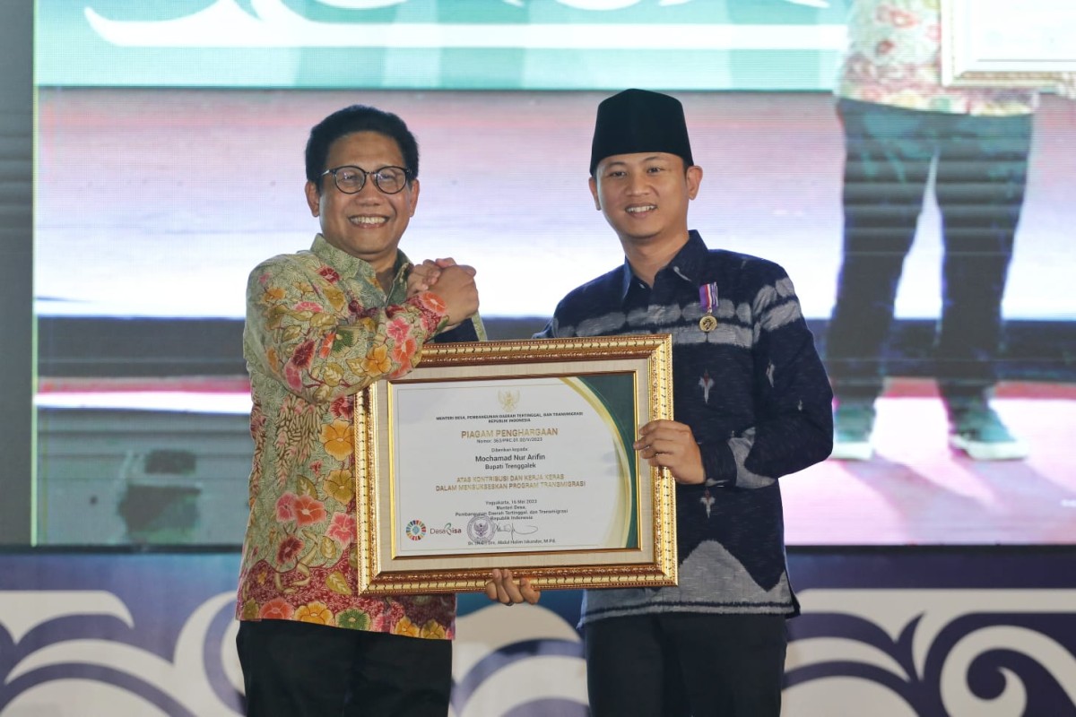 Bupati Trenggalek Terima Penghargaan dari Kementerian Desa, PDT, dan Transmigrasi