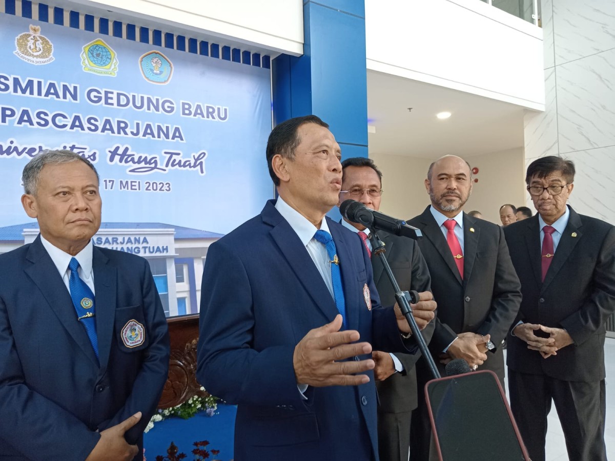 Rektor Universitas Hang Tuah Prof Dr Ir Supartono (foto: Fahrizal Tito/jatimnow.com)