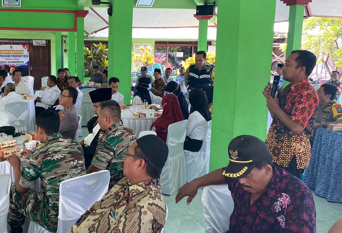 Cangkrukan Kamtibmas di Balai Desa Sumberrejo, Bojonegooro (Foto: Munir/jatimnow.com)