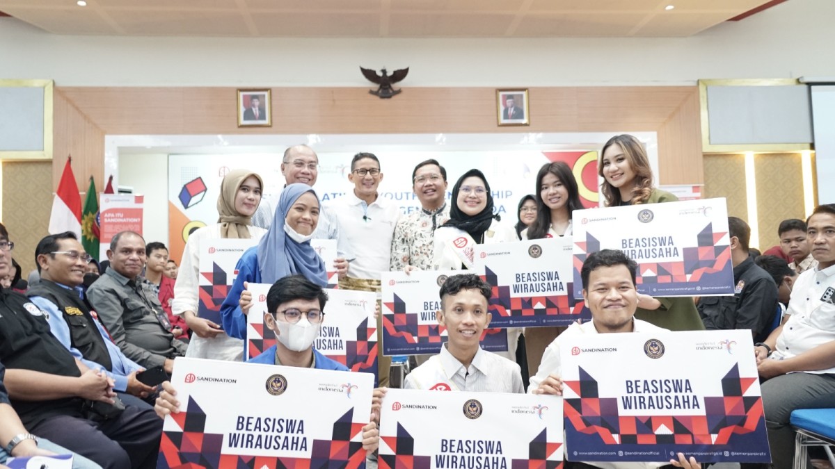 Menparekraf Sandiaga Uno ketika berada di Universitas Muhammadiyah (UM) Surabaya. (foto: Fahrizal Tito/jatimnow.com)