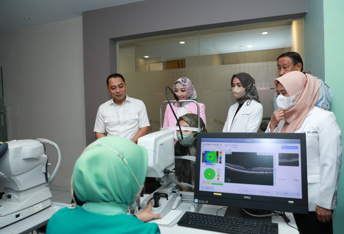 JEC-Java @Surabaya saat menggelar operasi katarak gratis bagi warga (Foto: JEC-Java @Surabaya for jatimnow.com)