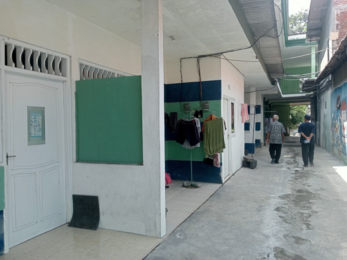 Rumah kosan yang dihuni Andi Pangerang Hasanuddin saat ditangkap tim dari Bareskrim Mabes Polri. (Foto: Elok Aprianto/jatimnow.com)