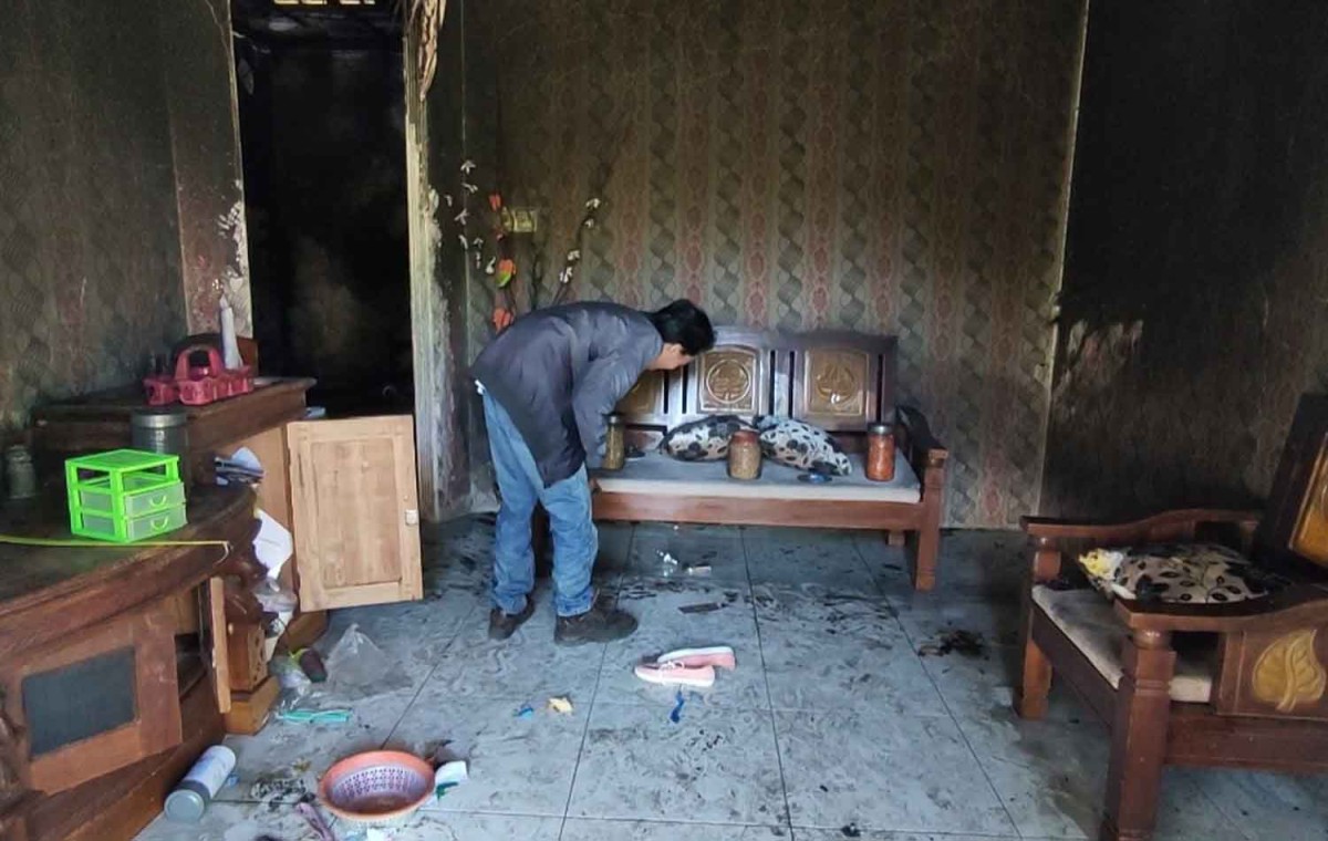 Salah satu ruangan yang hangus terbakar (Foto: Eko Purwanto/jatimnow.com)