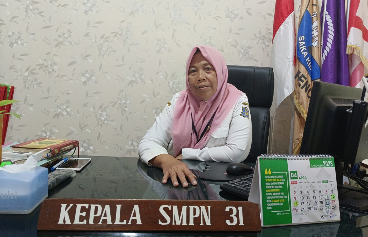 Kepala SMPN 31 Surabaya, Agustina Susi Utami.(foto: Rama  Indra/jatimnow.com)