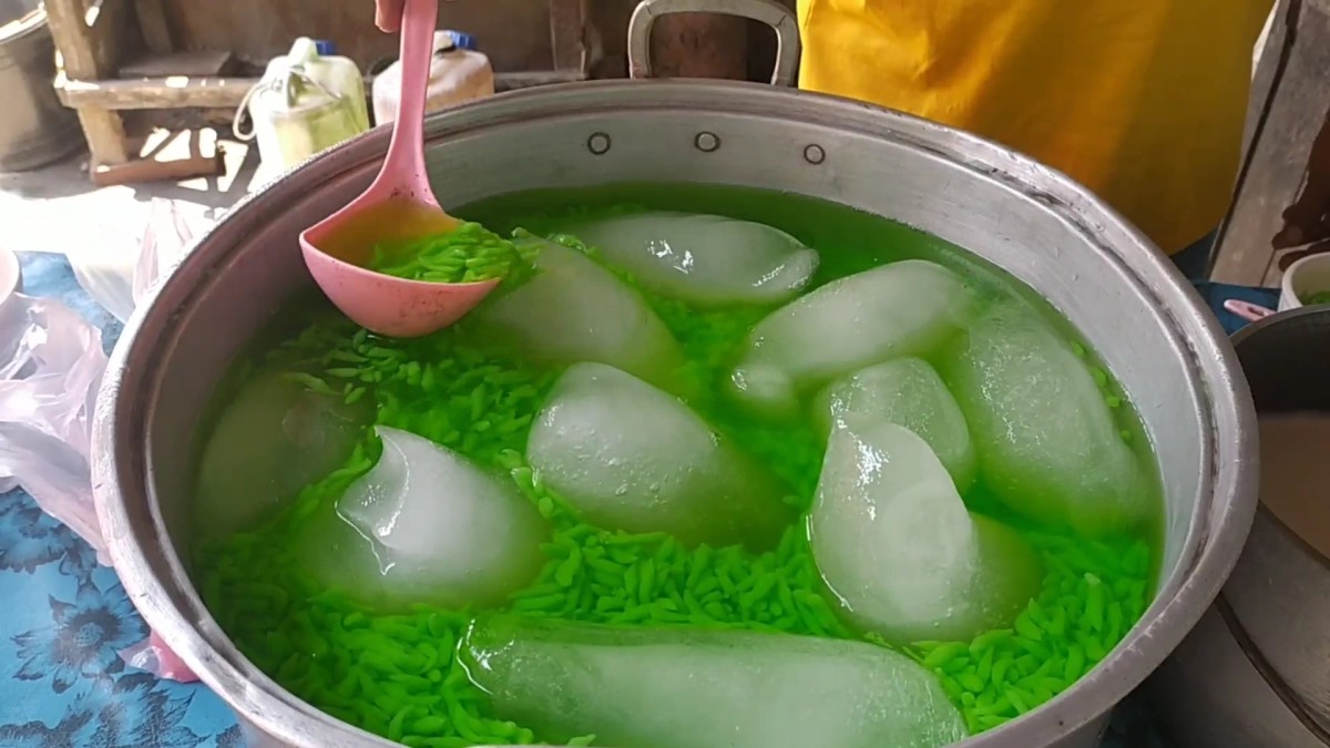 Es dawet legend yang ada di Dusun Ngledok, Desa Mojokrapak, Kecamatan Tembelang. (Foto-foto: Elok Aprianto/jatimnow.com)