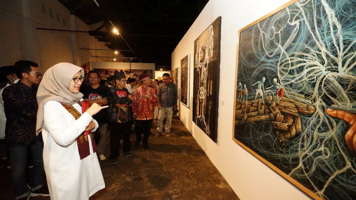 Pameran Seni ArtOs Nusantara Dibuka, Bupati Ipuk: Momentum Dukung Industri Kreatif