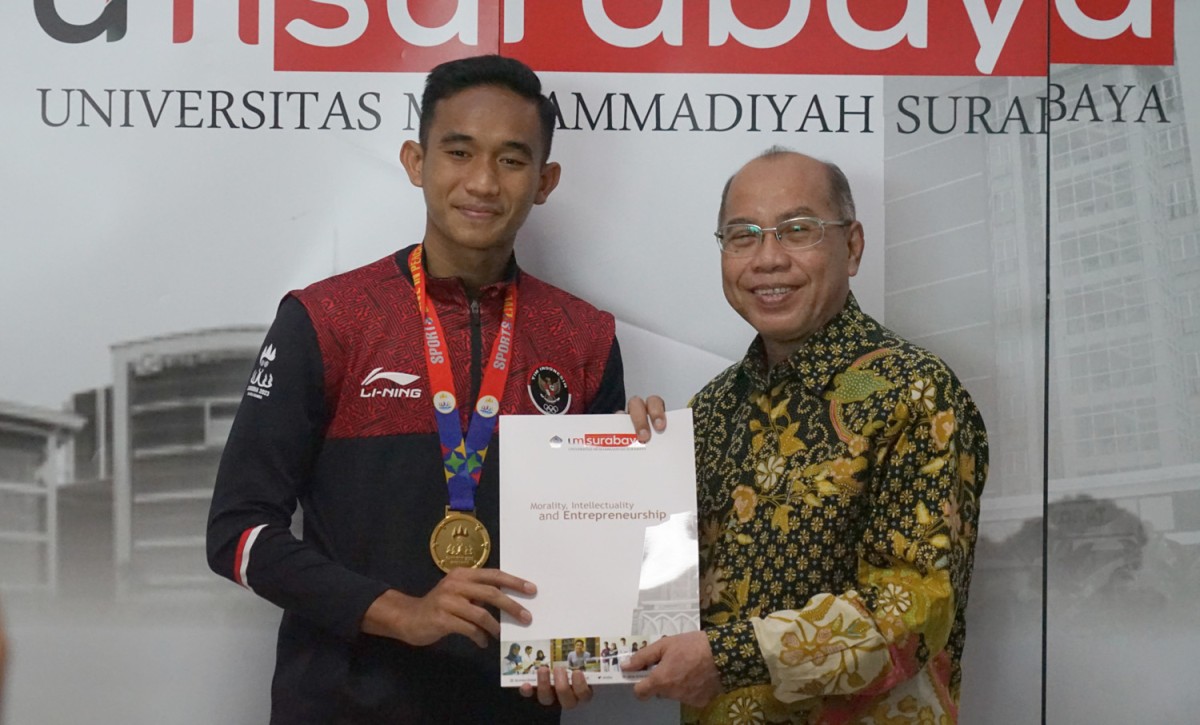 UM Surabaya kucurkan bonus untuk Kapten Timnas Indonesia Rizky Ridho Ramadani (Foto-foto: Fahrizal Tito/jatimnow.com)