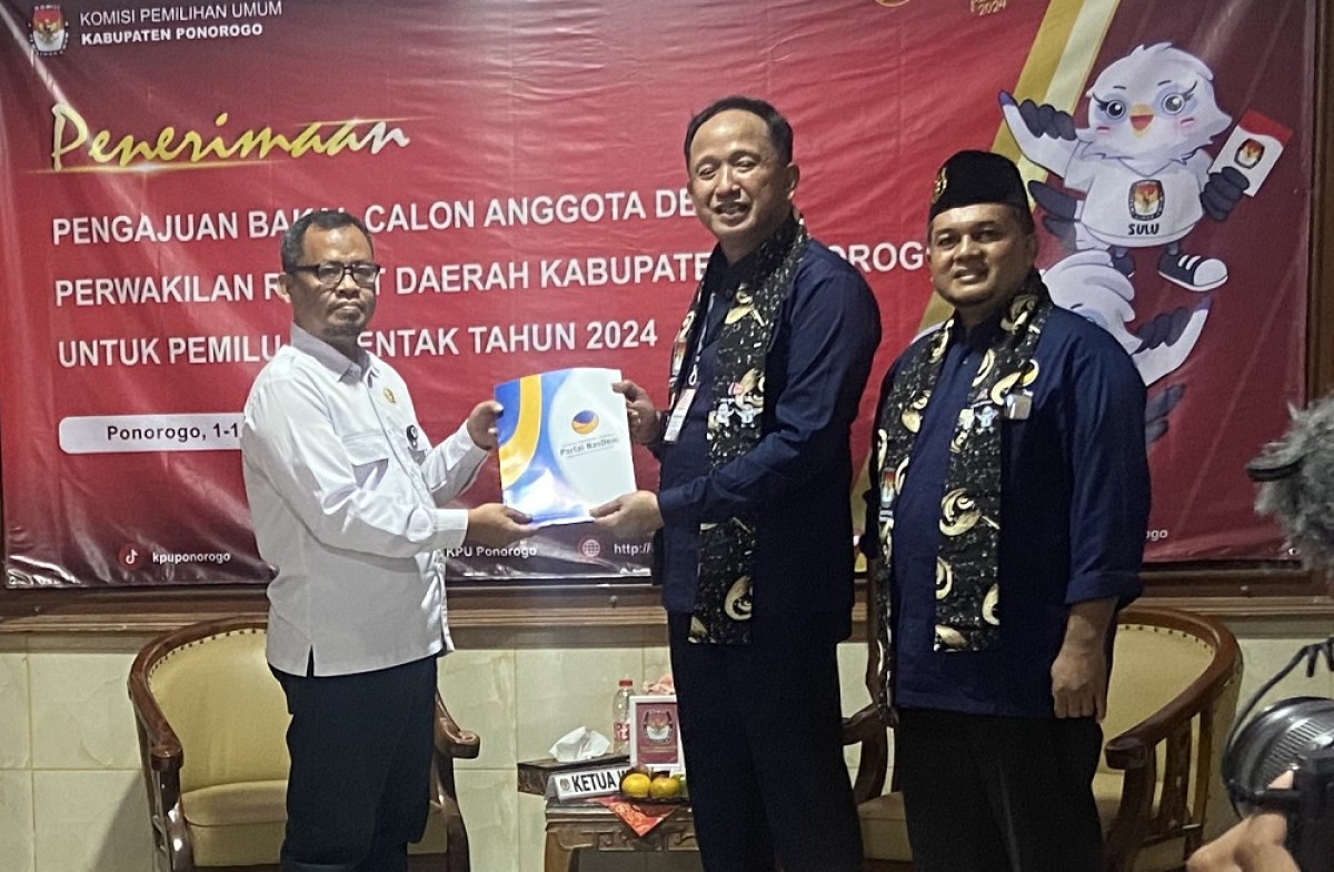 Daftarkan Bacaleg ke KPU, NasDem Ponorogo Diiringi 5 Kesenian Tradisional
