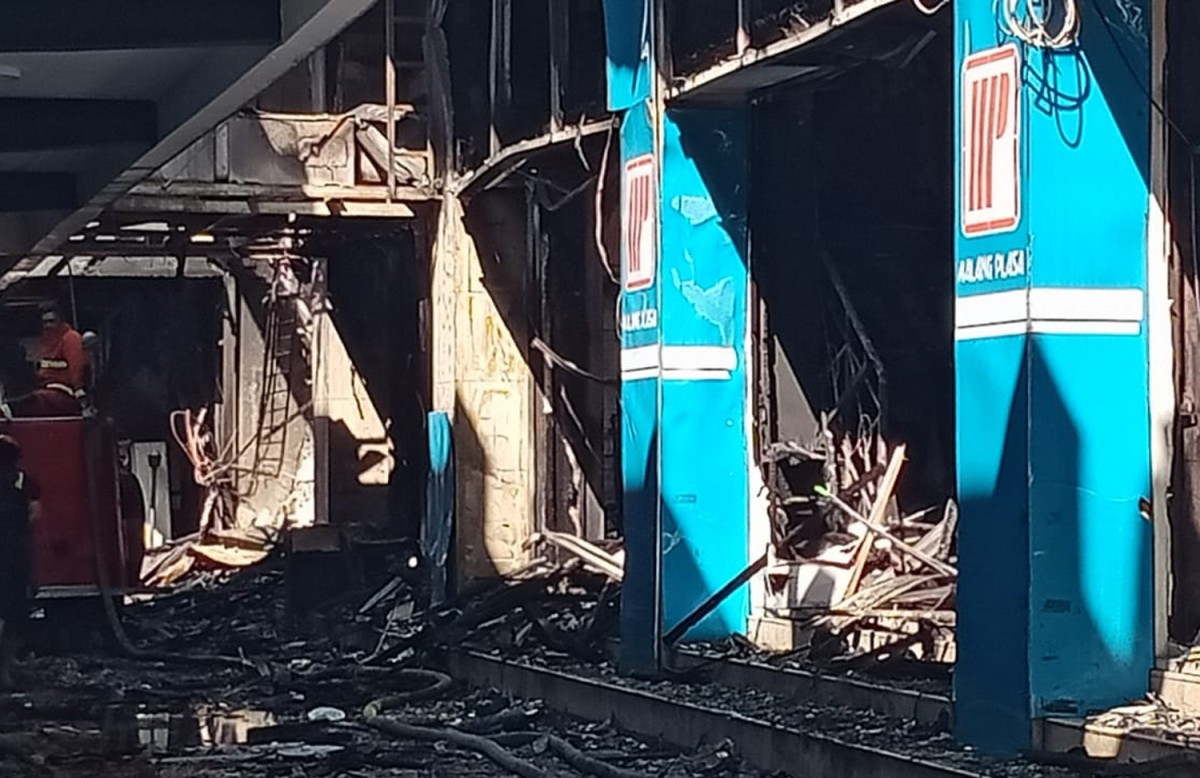 Sisa kebakaran Malang Plaza (Foto: Galih Rakasiwi/jatimnow.com)