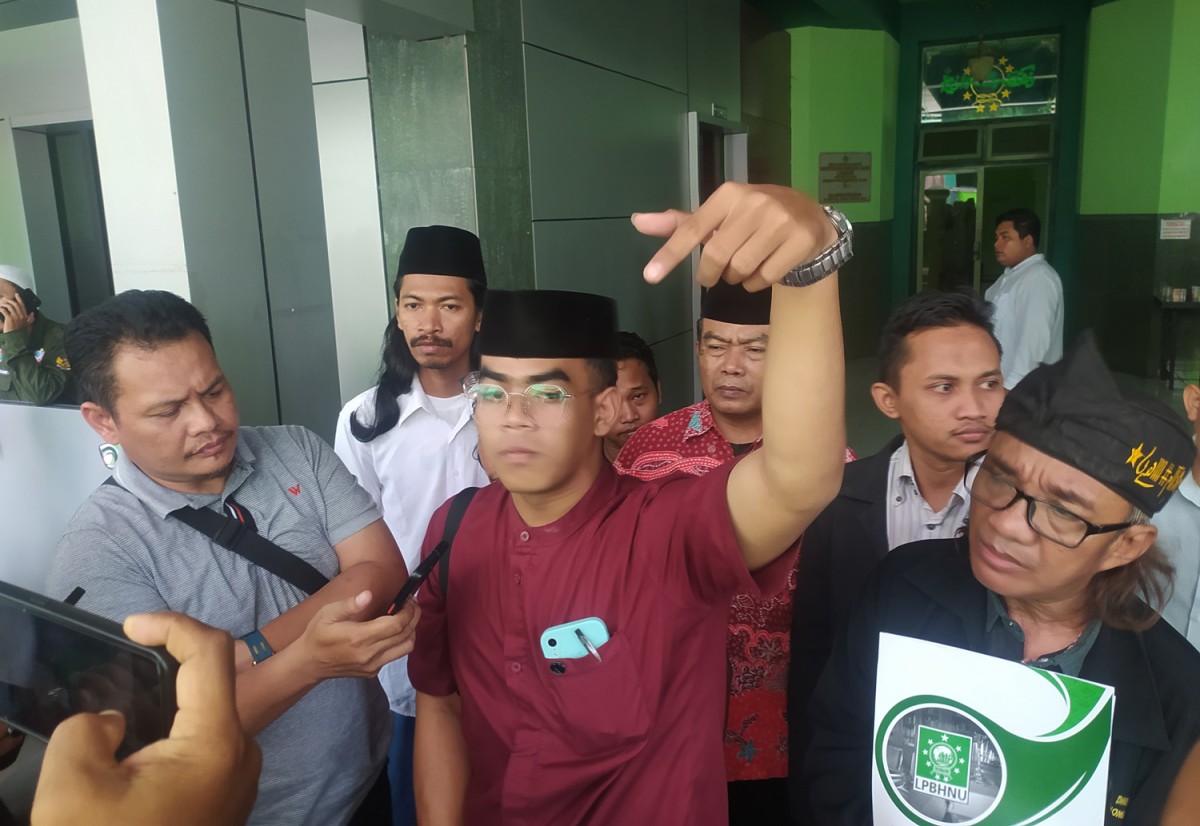 Saksi mata perusakan papan nama Pagar Nusa di Kantor PCNU Lamongan (Foto: Adyad Ammy Iffansah/jatimnow.com)
