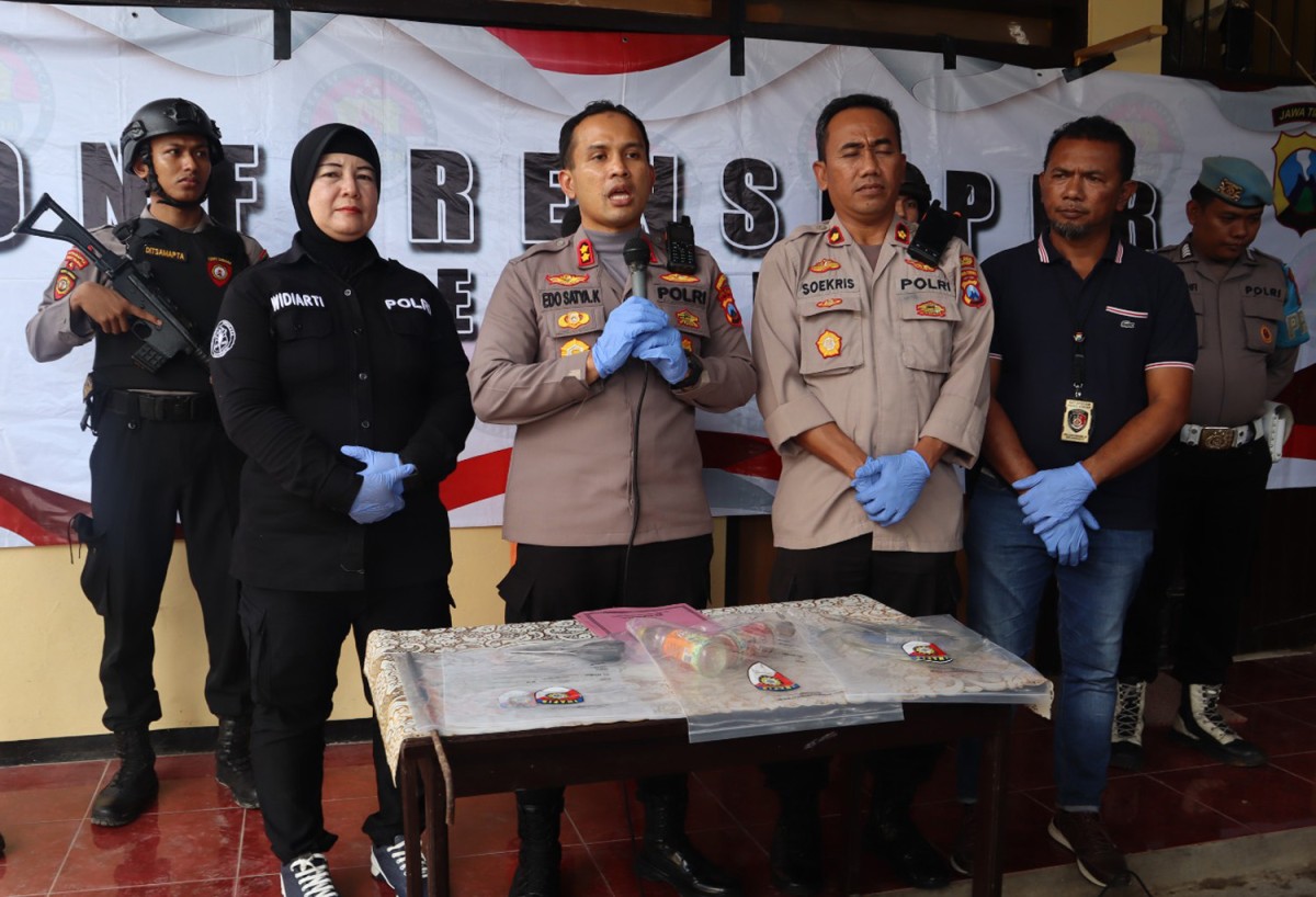 Polres Sumenep merilis hasil ungkap kasus pembakaran Kantor MWCNU Lenteng (Foto: Humas Polres Sumenep)