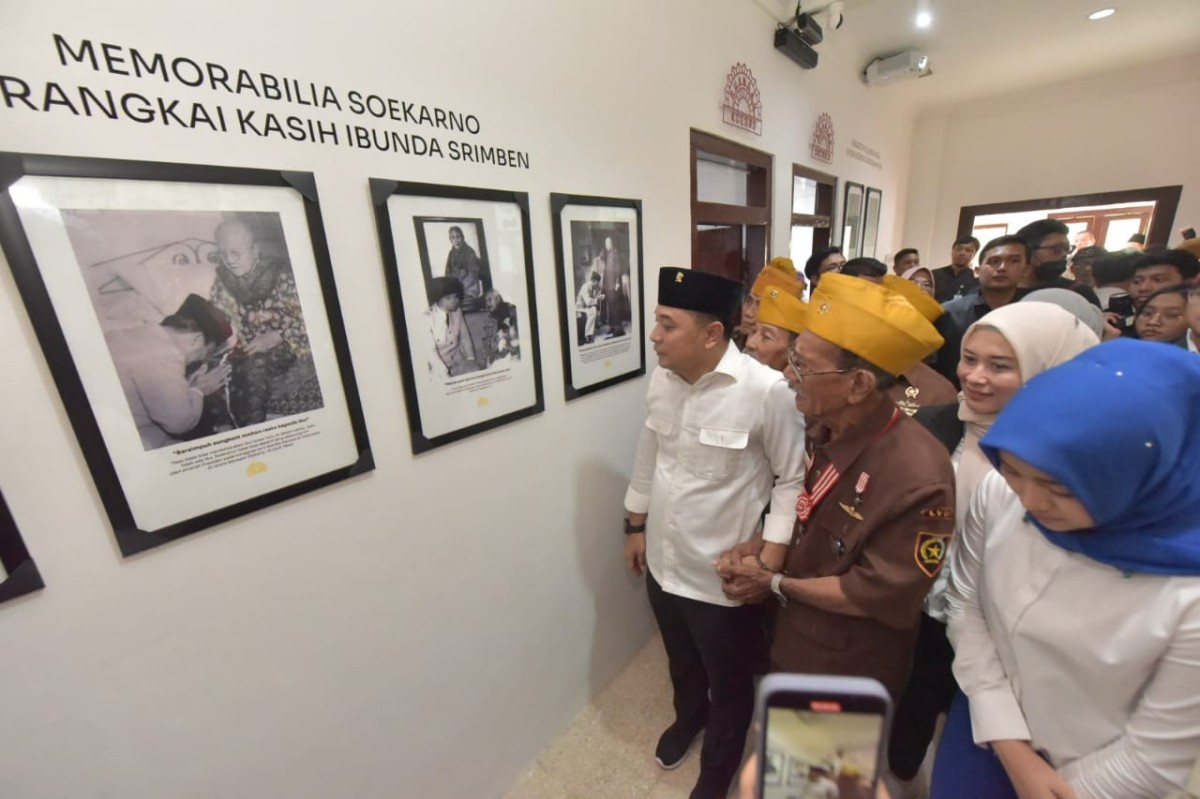 Wali Kota Surabaya Eri Cahyadi meresmikan destinasi wisata heritage Rumah Lahir Bung Karno di Jalan Pandean. (Foto: Niam Kurniawan/jatimnow.com)