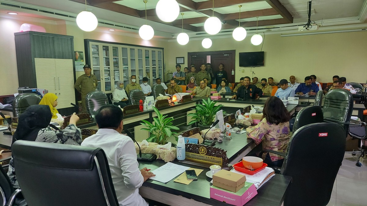 Suasana mediasi PKL Masjid Al-Akbar bersama Komisi B DPRD Surabaya dan jajaran pemkot (Foto: Ni'am Kurniawam/jatimnow.com)