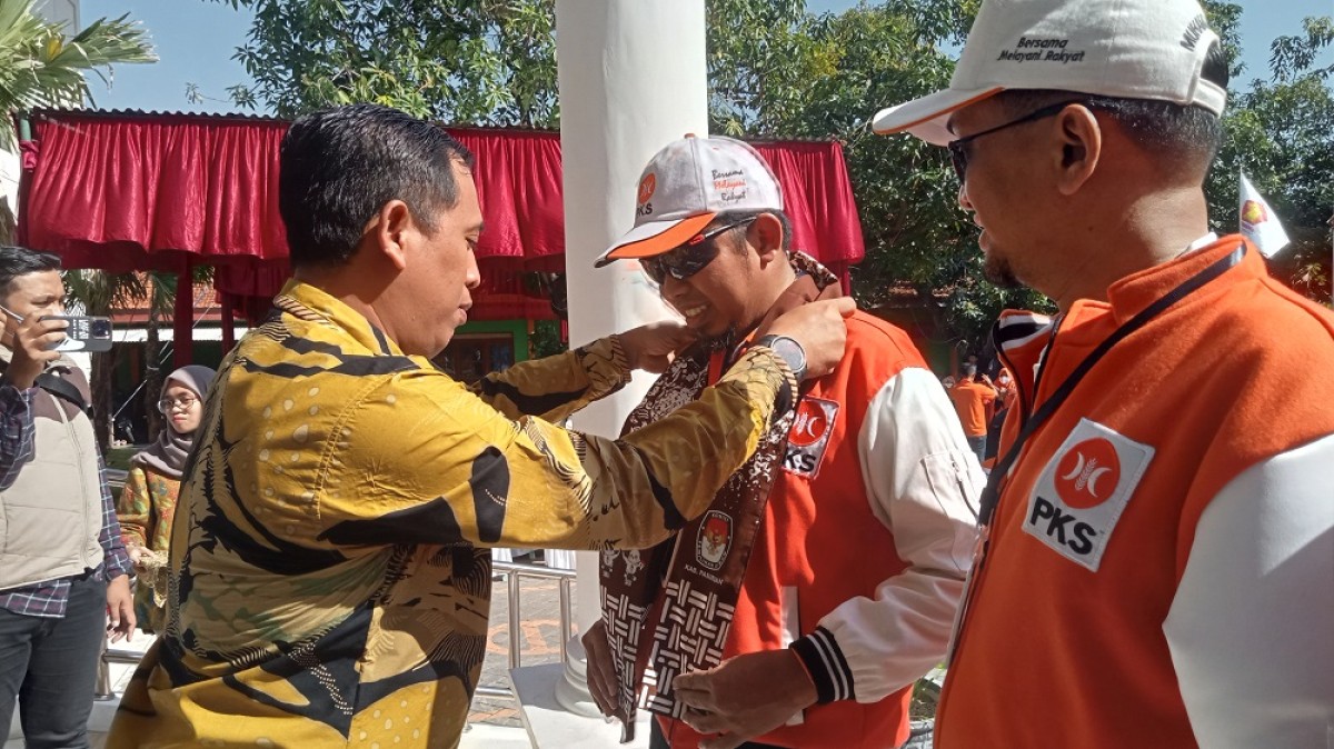 PKS Pasuruan mendaftarkan 50 Bacaleg ke KPU Pasuruan. (Foto: Moch. Rois/jatimnow.com)