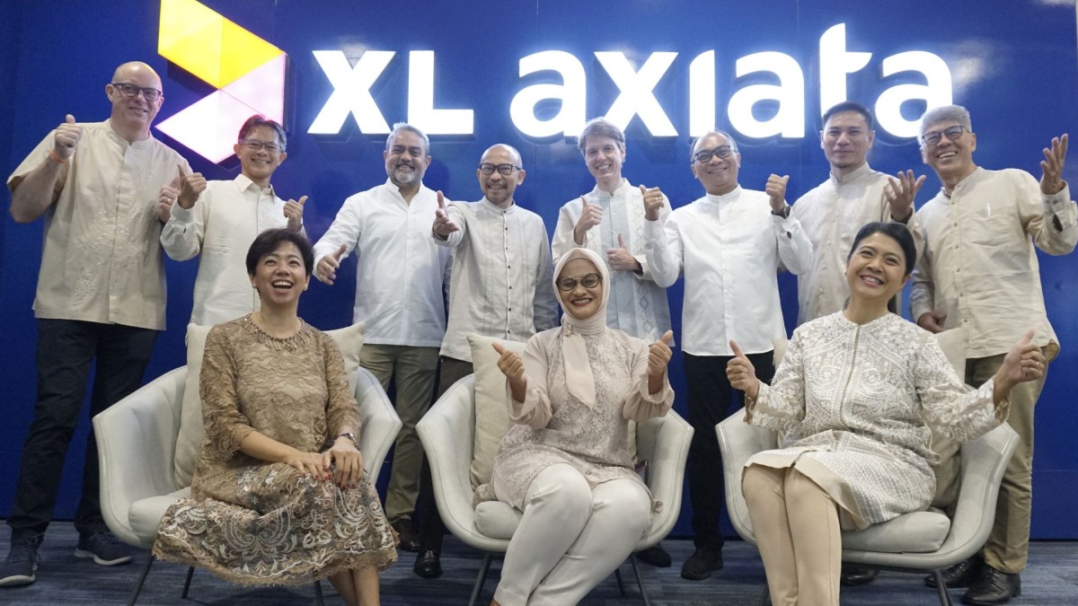 Foto bersama direksi di sela-sela acara RUPS Tahunan 2023 XL Axiata pada Jumat (5/5).(foto: XL Axiata for jatimnow.com)