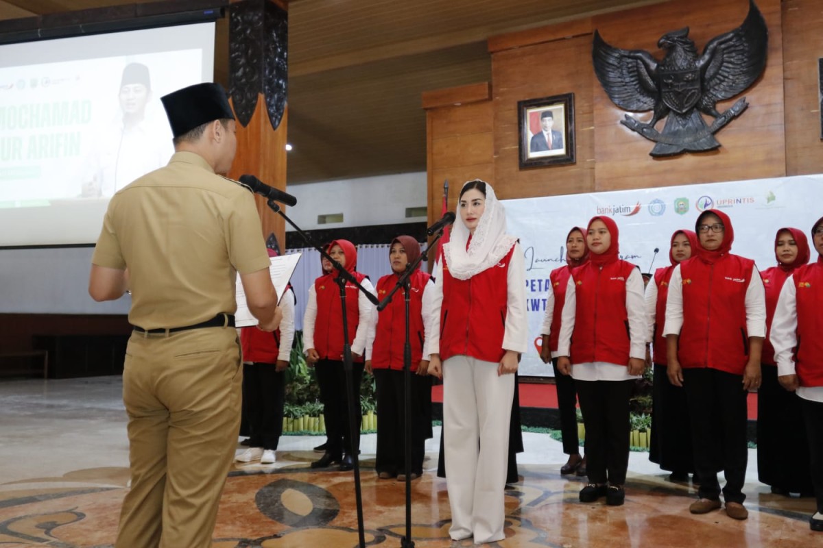 Novita Hardini dilantik sebagai Ketua KWT Sarinah Trenggalek. (foto: Dok Kominfo Trenggalek fot jatimnow.com)