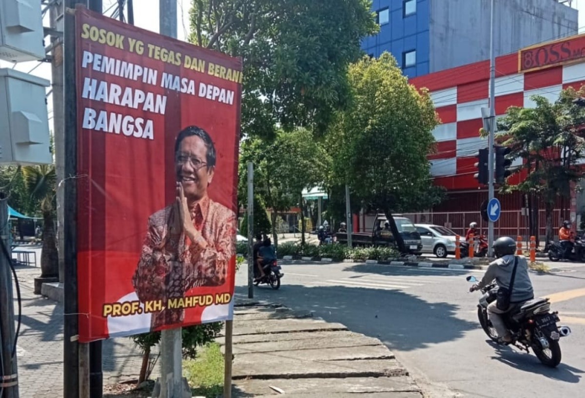Baliho gambar Mahfud MD di Jalan Pucang Anom, Surabaya.(foto istimewa/jatimnow.com)