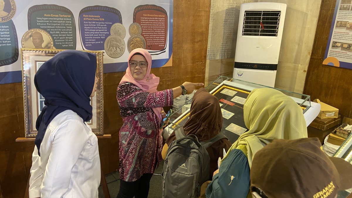 Suasana Museum Bank Indonesia dan pameran foto Kediri masa lampau. (Foto-foto: Yanuar Dedy/jatimnow.com)