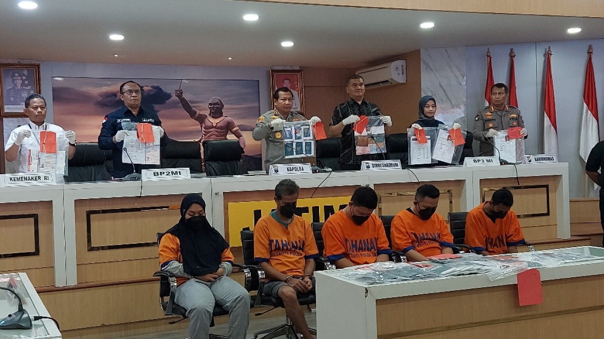 Para tersangkan yang diamankan Polda Jatim. (Foto: Ni'am Kurniawan/jatimnow.com)