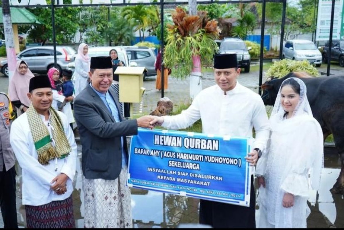 Rayakan Idul Adha di Pacitan, Keluarga SBY kurban tiga ekor sapi, masing-masing seberat 1 ton (Instagram, Indrata Nur Bayuaji)