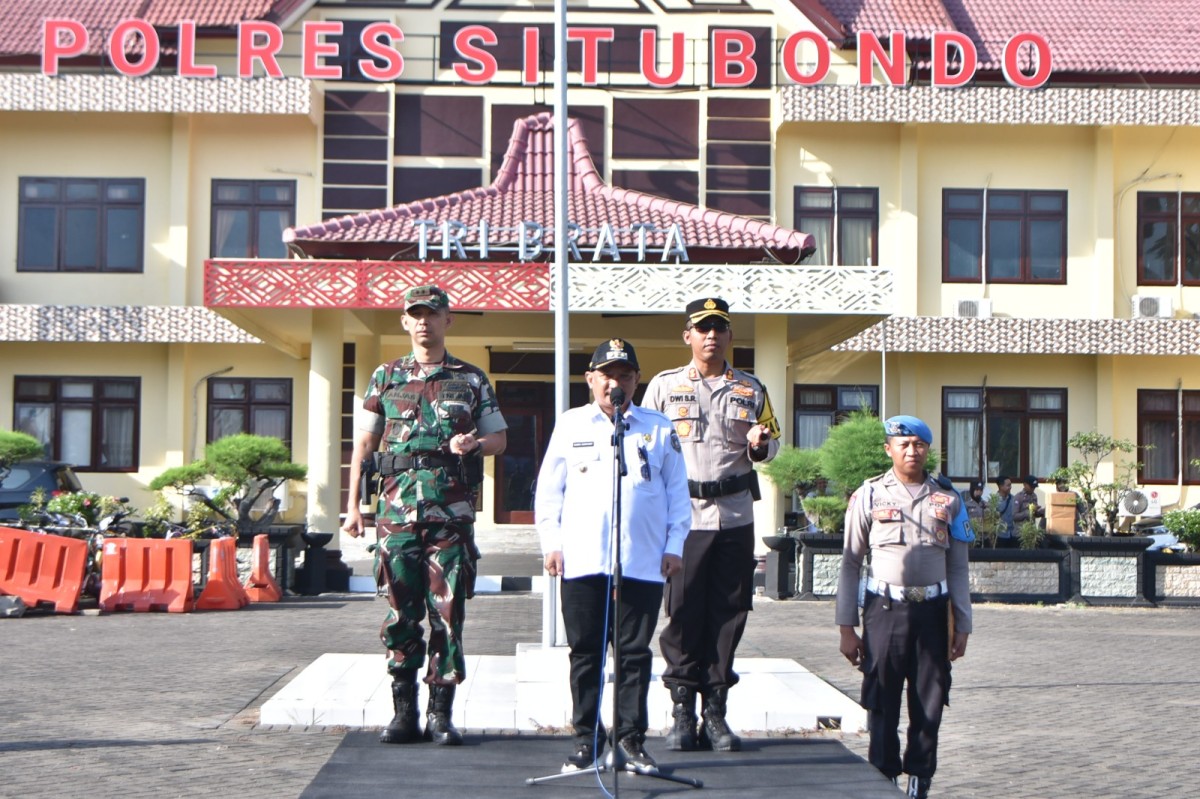 Bupati Situbondo Bung Karna Bacakan Amanat Kapolri dalam Apel Revitalisasi Satkamling