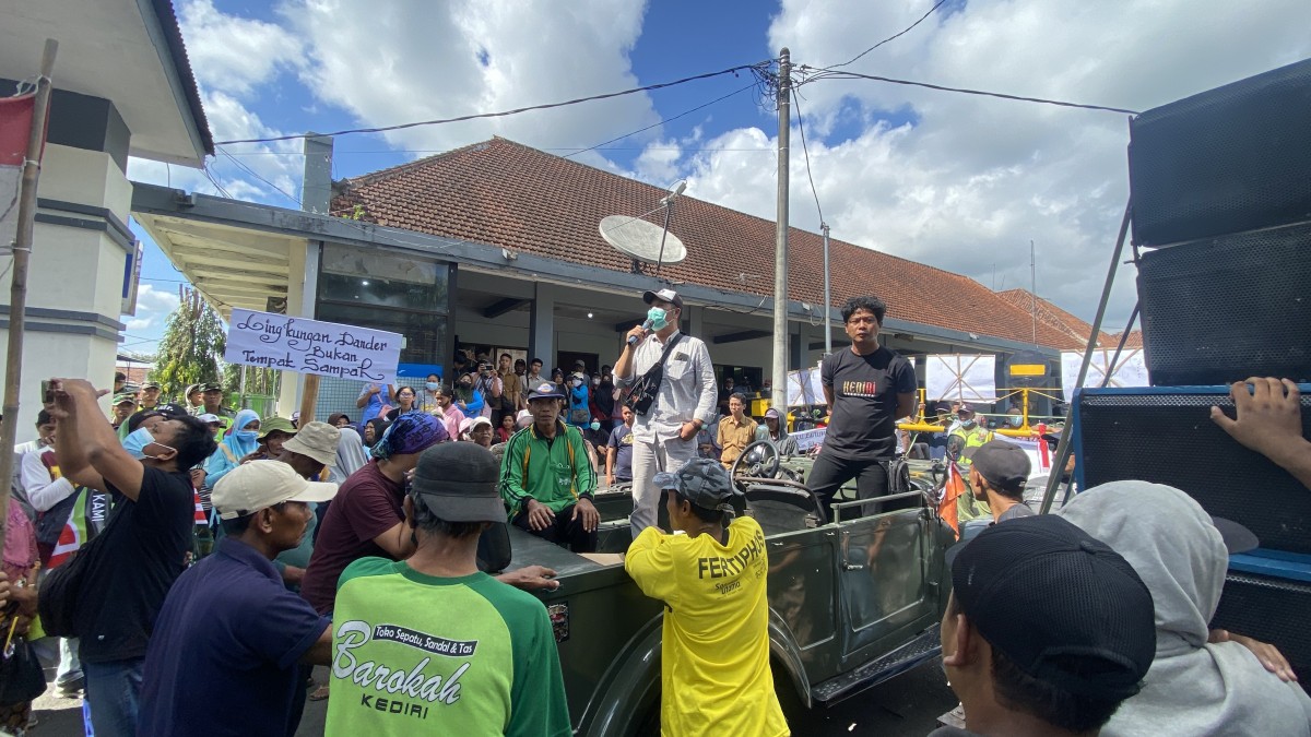 Lokasi Salat Idul Adha, Siswi SMPN 6 Surabaya, Demo Pabrik Gula