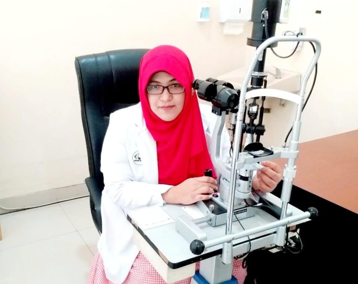 Dokter spesialis RSUD dr Harjono Ponorogo, dr. Dessira Rizka Tri Ariany, Sp.M. (Foto: Dessira for jatimnow.com)