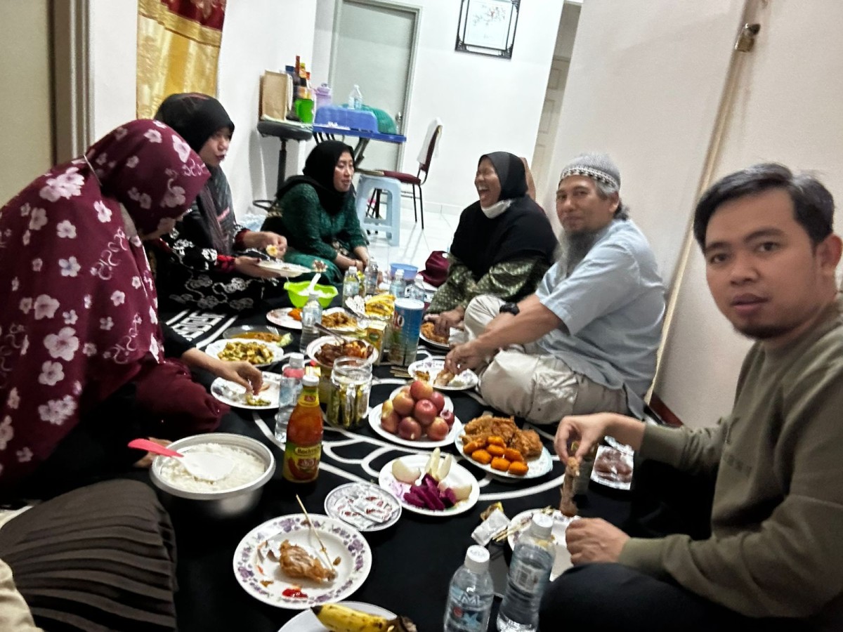 Gus Fawait saat kunjungi PMI di Malaysia. (Foto: Fawait for jatimnow.com)