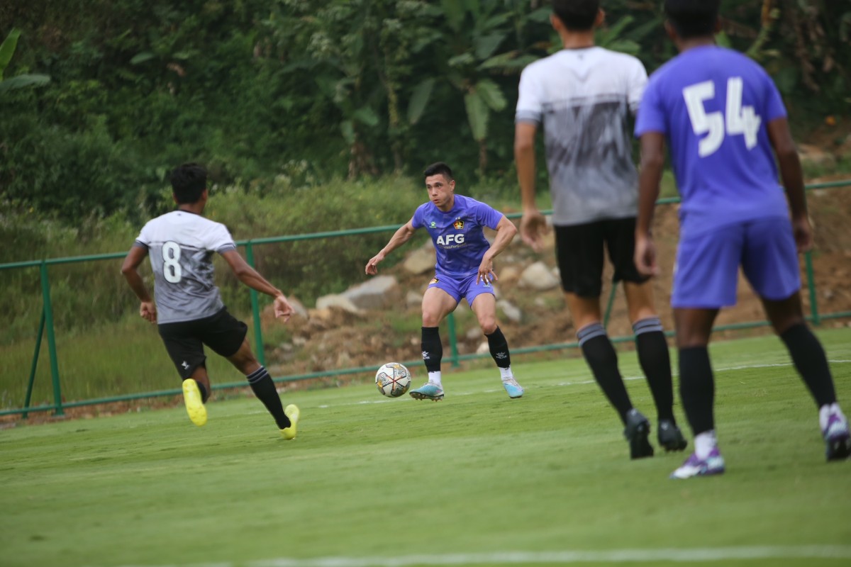 Pemain asing baru Persik Kediri Simen Lyngbo dalam uji coba lawan Dewa United. (Foto: Persik Kediri/jatimnow.com)