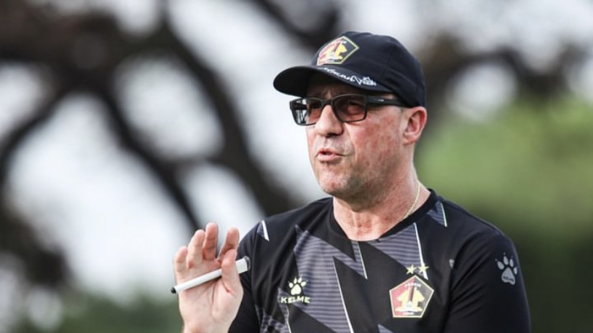 Pelatih Persik Kediri, Marcelo Rospide dalam latihan di Brawijaya. (Foto : Persik Kediri for jatimnow.com)