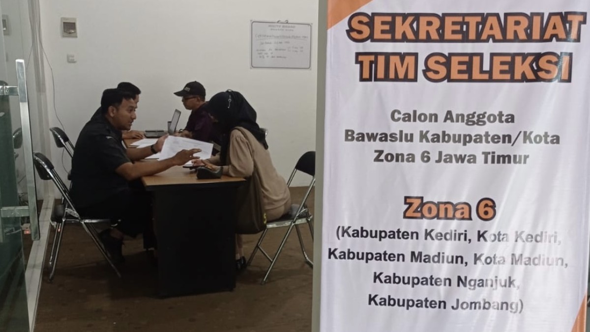 Aktivitas tim seleksi anggota Bawaslu di Zona 6 Jawa Timur. (Foto: Hari Tri Wasono for jatimnow.com)