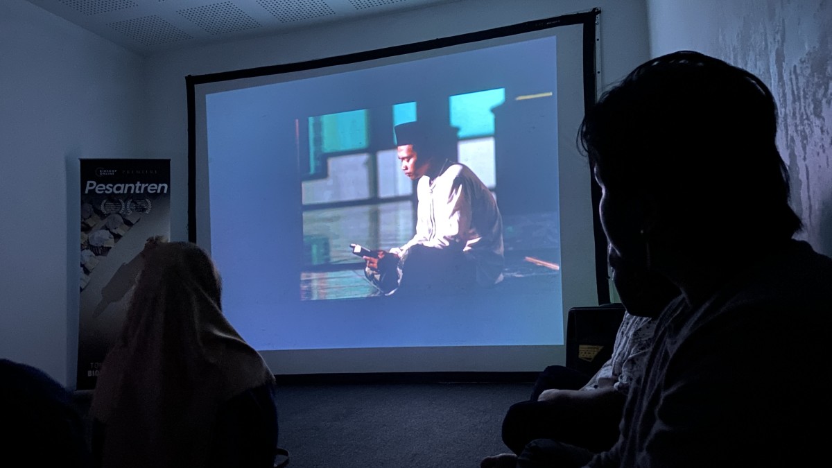 Screening film dokumenter Pesantreen di kawasan Kampung Inggris, Kediri. (Foto: Yanuar Dedy/jatimnow.com)