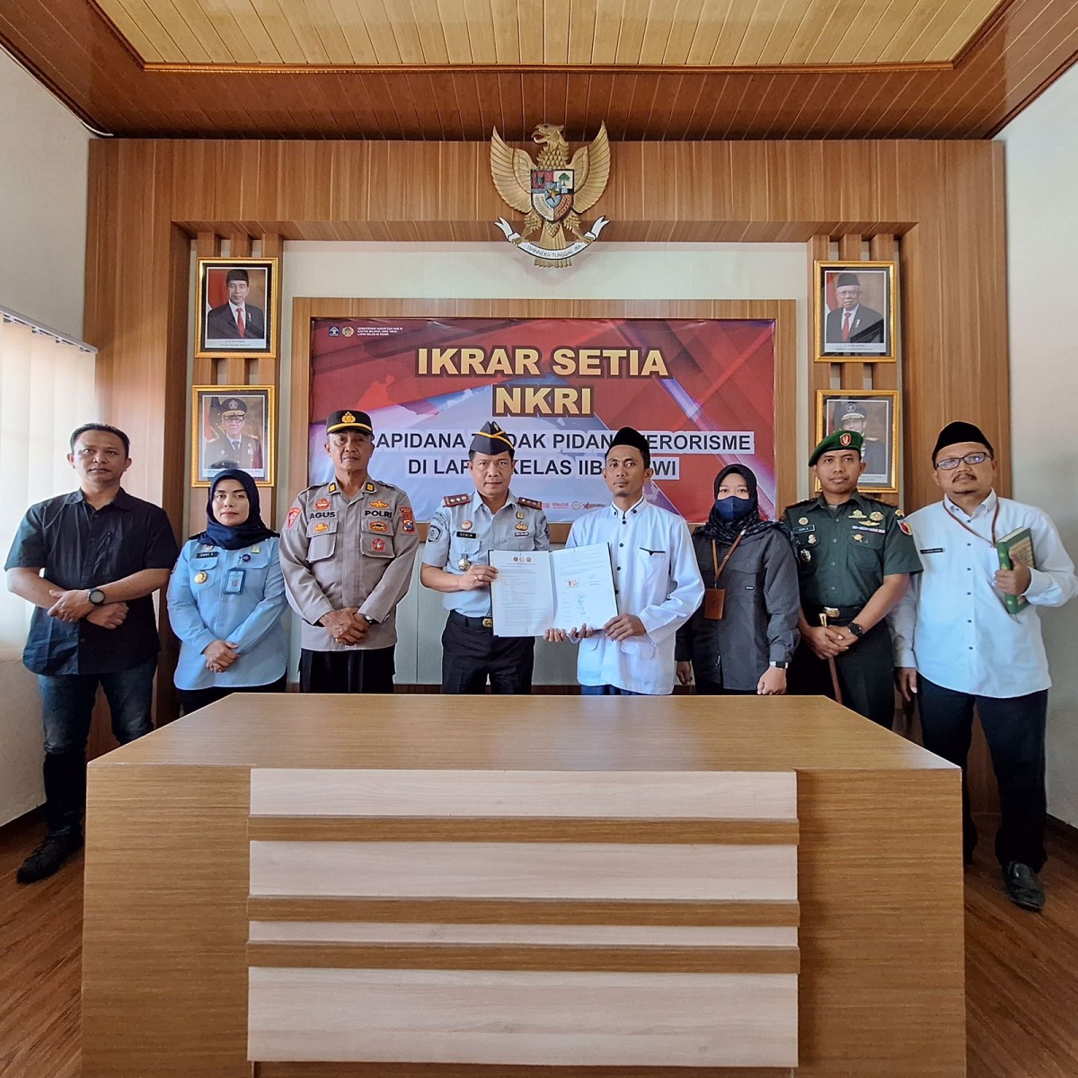 Narapidana kasus terorisme di Lapas Ngawi ikrar setia pada NKRI. (Foto: Humas Kanwil Kemenkumham Jatim)