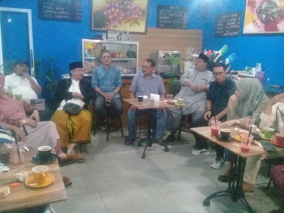 Para elite partai di Probolinggo saat berkumpul. (Foto: Mahfud Hidayatullah/jatimnow.com)