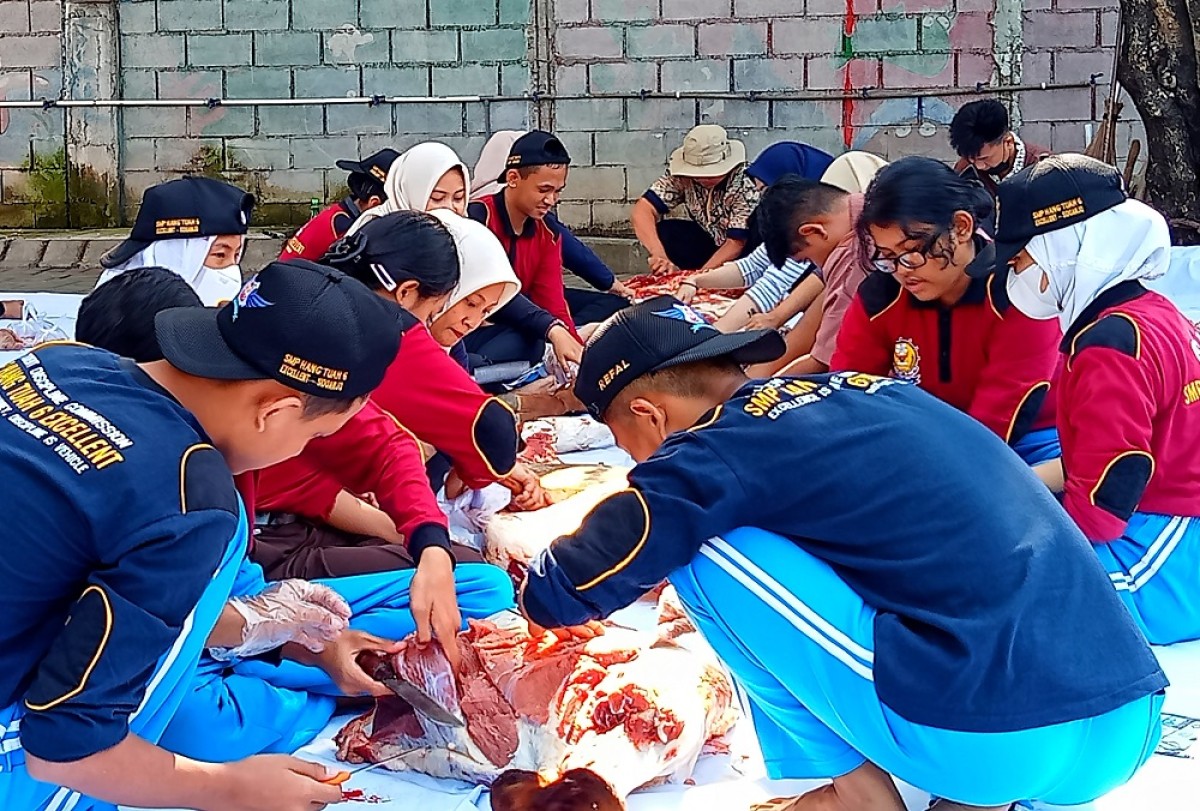 Para siswa SMP Hang Tuah 6 Excellent Juanda Sidoarjo. (Foto: Addiini HM/jatimnow.com)