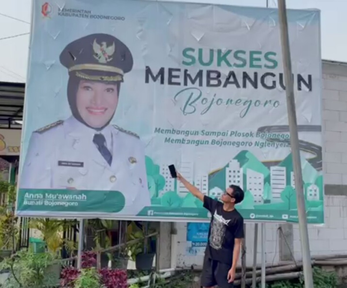 Tangkap layar video parodi kritikan pendidikan di Bojonegoro. (Foto: Misbahul Munir/jatimnow.com)