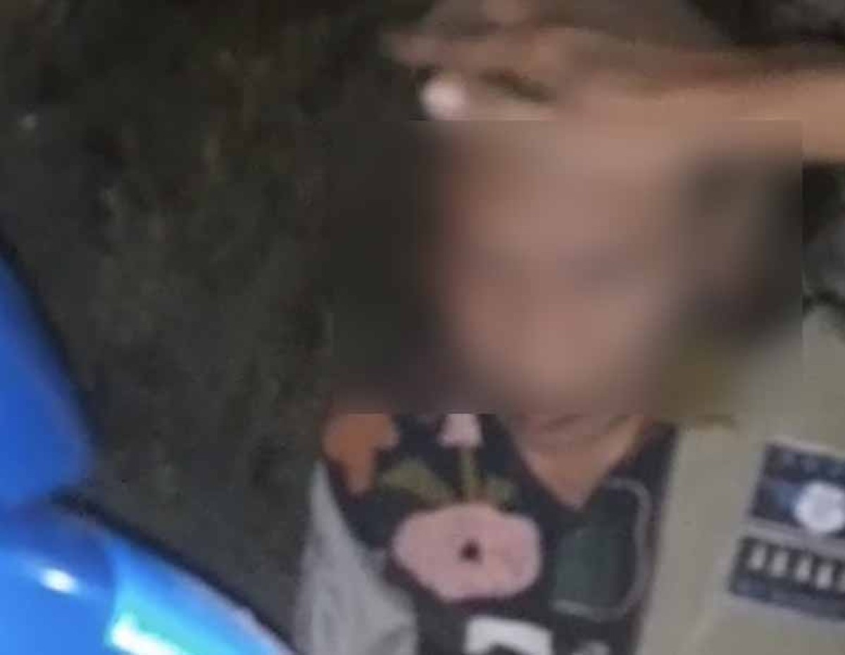 Maling babak belur saat dibawa ke Mapolsek Siman Ponorogo. (Foto: Gecol for jatimnow.com).