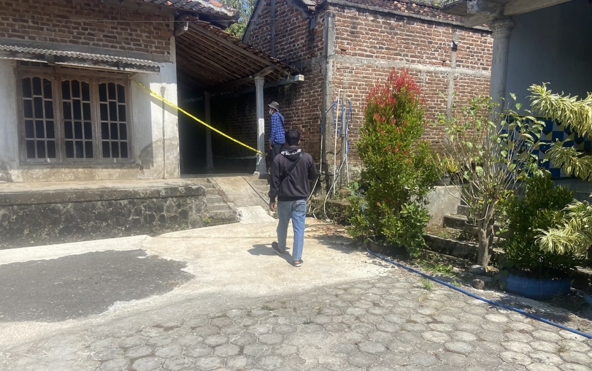 Rumah di Ponorogo yang diduga jadi TKP dugaan pembunuhan. (Foto: Ahmad Fauzani/jatimnow.com)