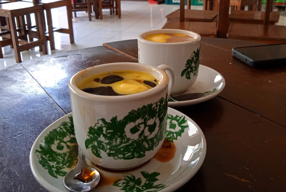 Kopi butter khas kopitiam. (Foto: dok Dita for jatimnow.com)