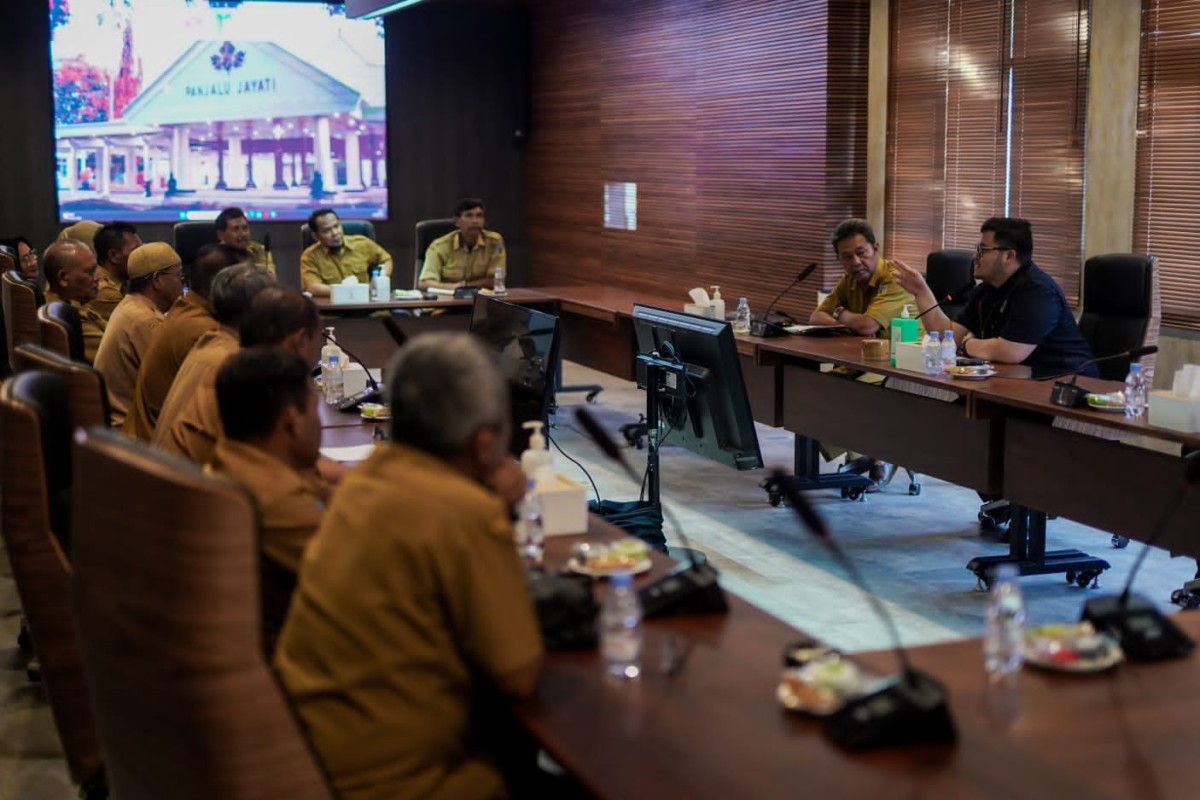 Mas Dhito dalam pertemuan dengan pengurus PPDI. (Foto: Humas Pemkab Kediri/jatimnow.com)