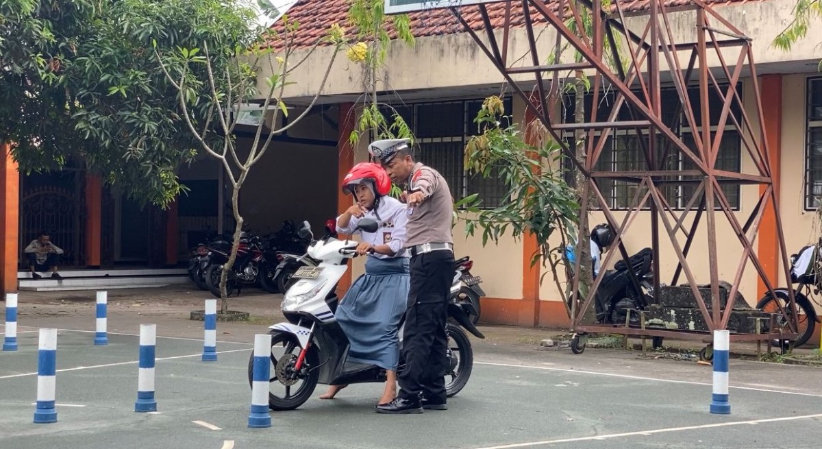 Siswa Ingin Lolos Ujian SIM? Ikuti Program Pak Si Como Satlantas Polres Tulungagung
