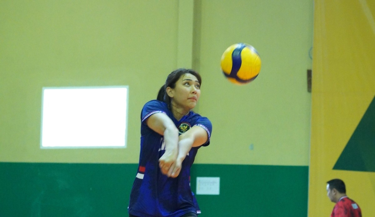 Salah satu pemain voli putri Indonesia Yolla Yuliana sedang berlatih jelang pertandingan melawan Makau. (Foto: Humas PBVSI for jatimnow.com)