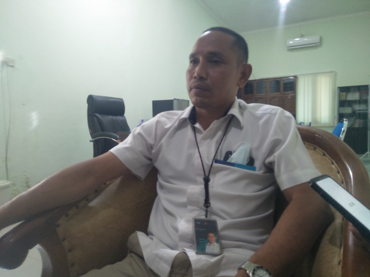 Pimpinan Cabang Perum Bulog Kabupaten Bojonegoro Sugeng Hardono saat ditemui di ruangan kerja. (Foto: Misbahul Munir/jatimnow.com)