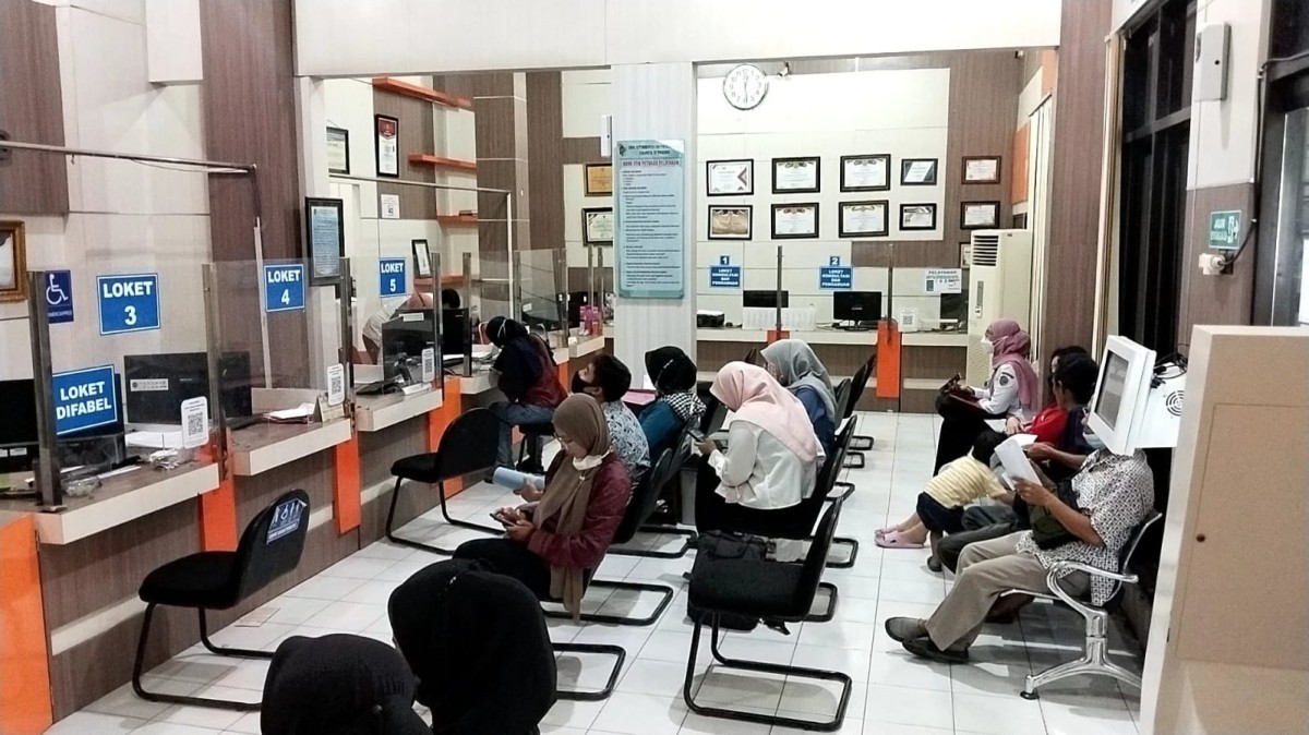 Suasana di Kantor Dispendukcapil Tulungagung. (Foto: Bramanta Pamungkas/jatimnow.com)
